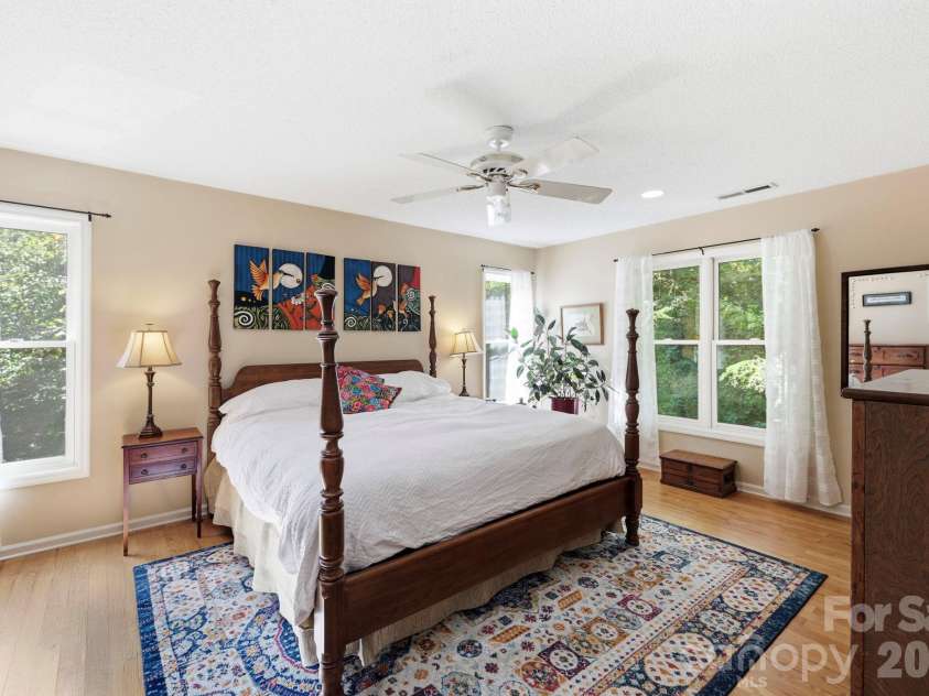 266 Independence Boulevard, Asheville, NC 28805.  MLS# CAR4431504, YatesRealty ID 55469. 