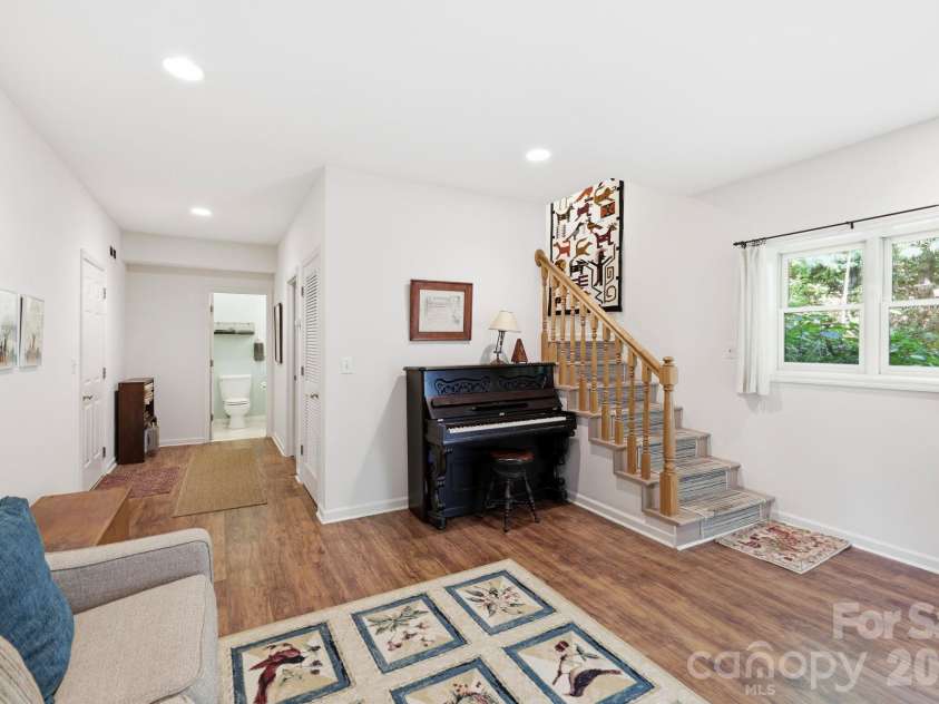 266 Independence Boulevard, Asheville, NC 28805.  MLS# CAR4431504, YatesRealty ID 55469. 