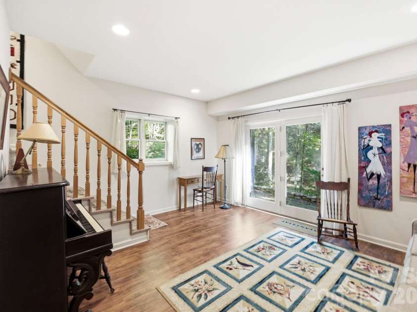 266 Independence Boulevard, Asheville, NC 28805.  MLS# CAR4431504, YatesRealty ID 55469. 
