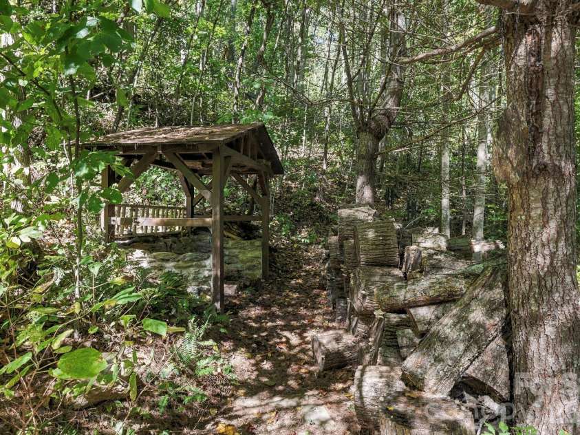 266 Independence Boulevard, Asheville, NC 28805.  MLS# CAR4431504, YatesRealty ID 55469. 