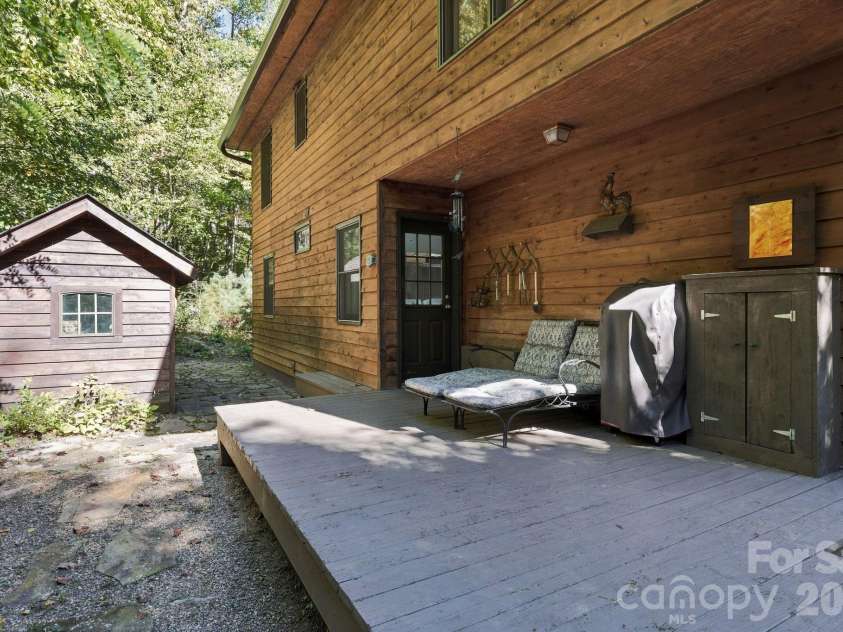 266 Independence Boulevard, Asheville, NC 28805.  MLS# CAR4431504, YatesRealty ID 55469. 