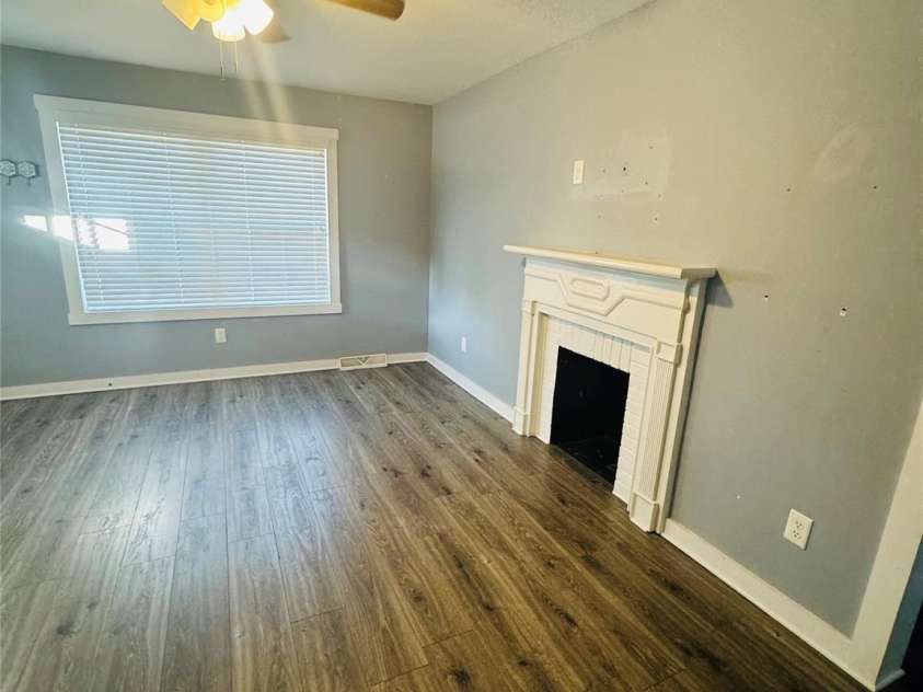 2801 Cowles Road, Charlotte, NC 28208.  MLS# CAR4209924, YatesRealty ID 5547. Family room
