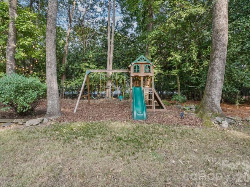 4800 Rockview Court, Charlotte, NC 28226.  MLS# CAR4431140, YatesRealty ID 55471. Children's Playset