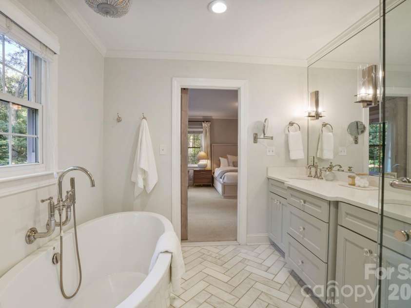 4800 Rockview Court, Charlotte, NC 28226.  MLS# CAR4431140, YatesRealty ID 55471. Fully Updated Primary Bathroom