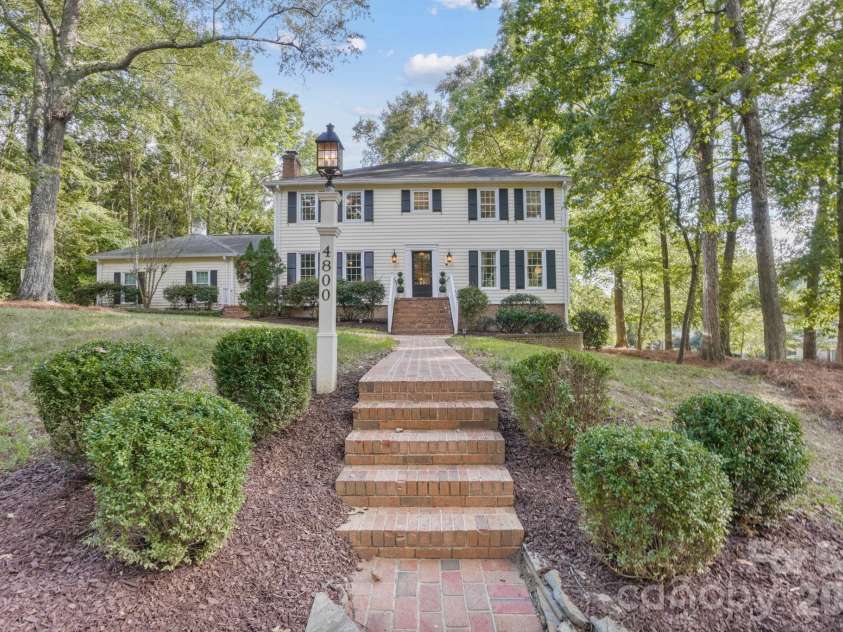 4800 Rockview Court, Charlotte, NC 28226.  MLS# CAR4431140, YatesRealty ID 55471. Stunning in Sunlight
