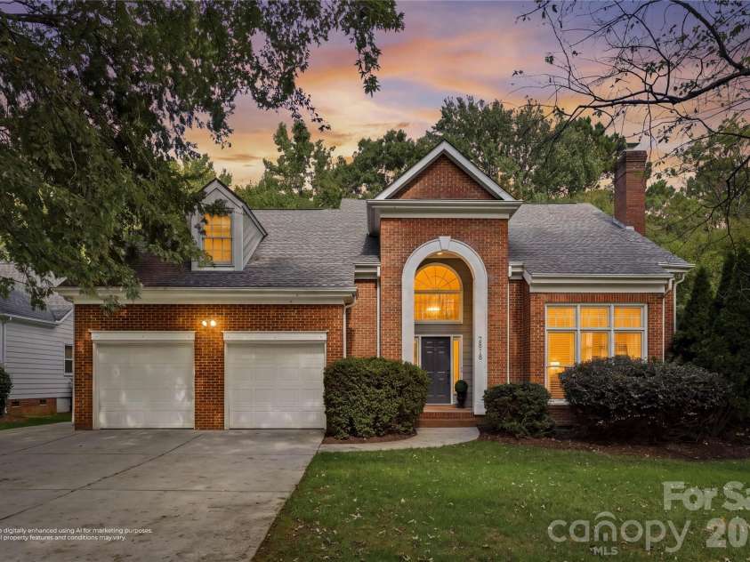 2815 Winghaven Lane, Charlotte, NC 28210.  MLS# CAR4432199, YatesRealty ID 55473. 