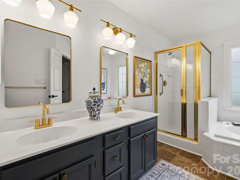 2815 Winghaven Lane, Charlotte, NC 28210.  MLS# CAR4432199, YatesRealty ID 55473. 
