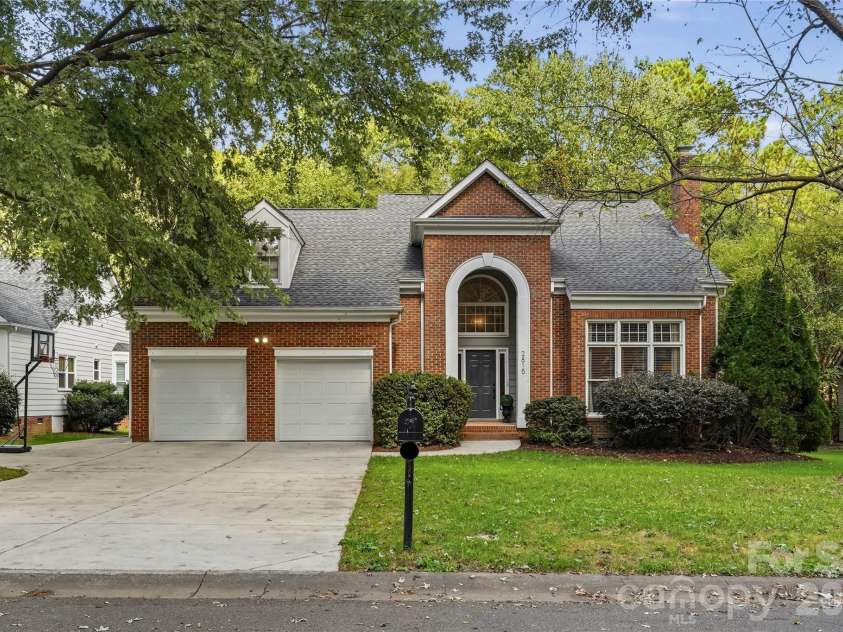 2815 Winghaven Lane, Charlotte, NC 28210.  MLS# CAR4432199, YatesRealty ID 55473. 
