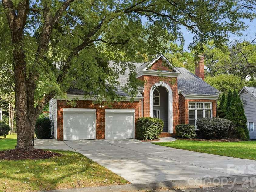 2815 Winghaven Lane, Charlotte, NC 28210.  MLS# CAR4432199, YatesRealty ID 55473. 