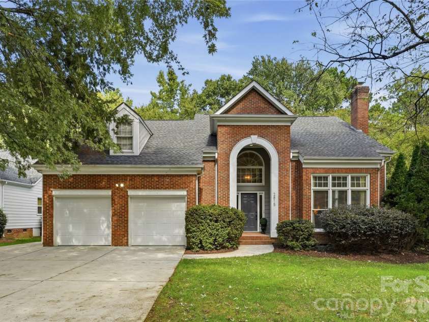 2815 Winghaven Lane, Charlotte, NC 28210.  MLS# CAR4432199, YatesRealty ID 55473. 