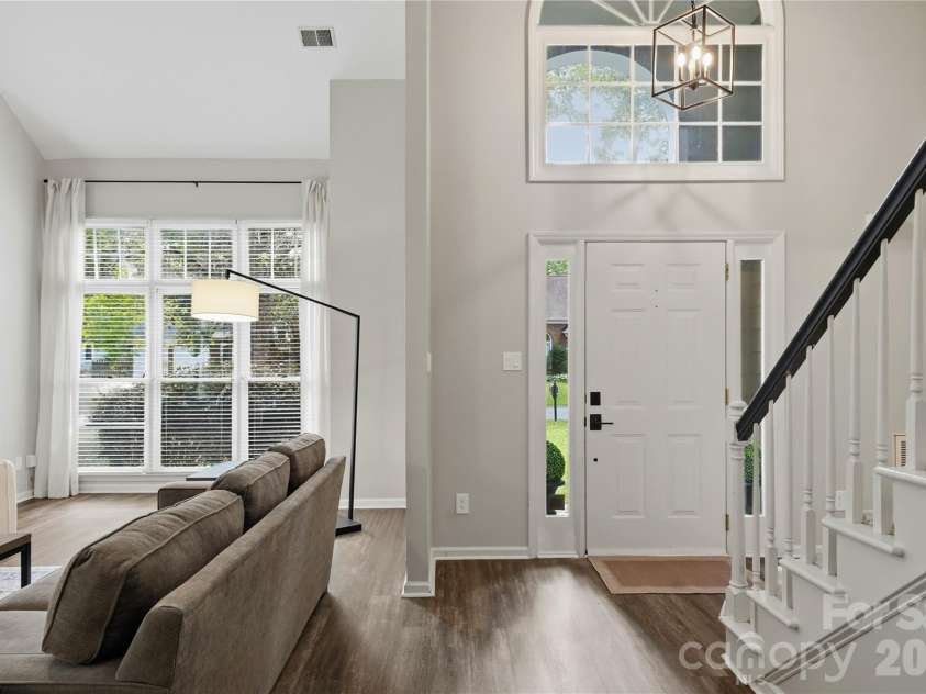 2815 Winghaven Lane, Charlotte, NC 28210.  MLS# CAR4432199, YatesRealty ID 55473. 