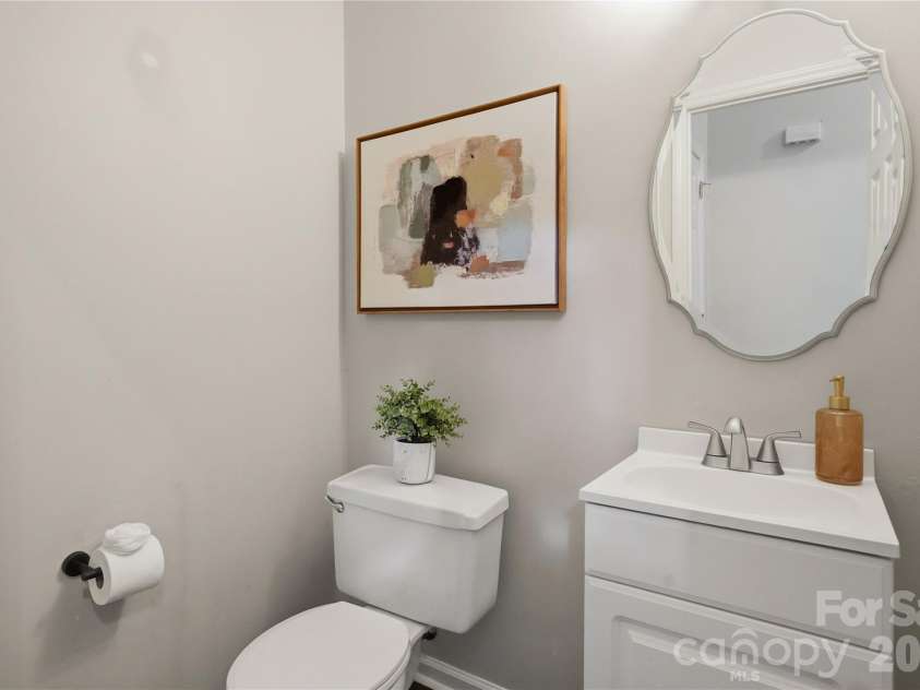 2815 Winghaven Lane, Charlotte, NC 28210.  MLS# CAR4432199, YatesRealty ID 55473. 