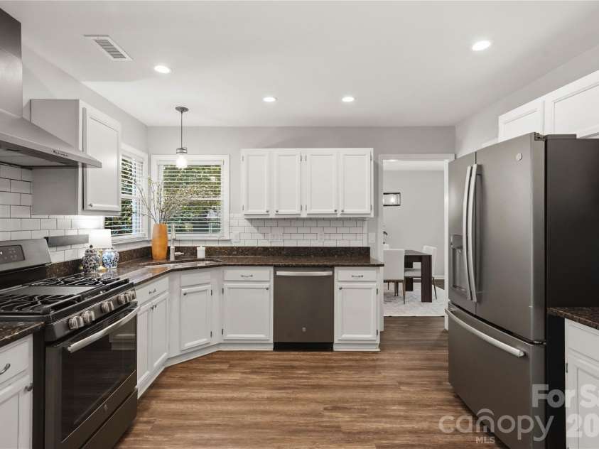 2815 Winghaven Lane, Charlotte, NC 28210.  MLS# CAR4432199, YatesRealty ID 55473. 