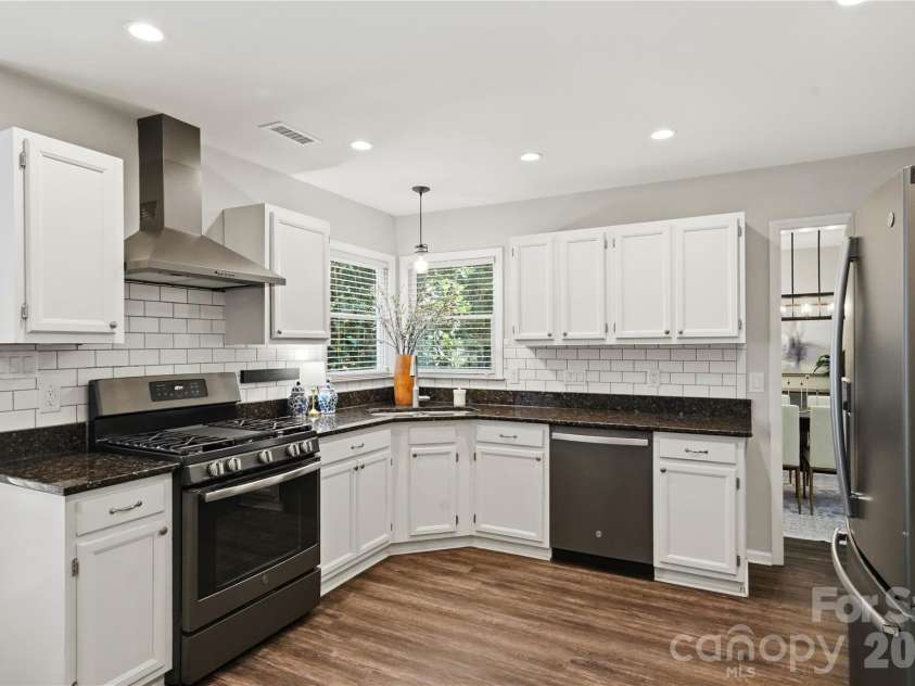 2815 Winghaven Lane, Charlotte, NC 28210.  MLS# CAR4432199, YatesRealty ID 55473. 