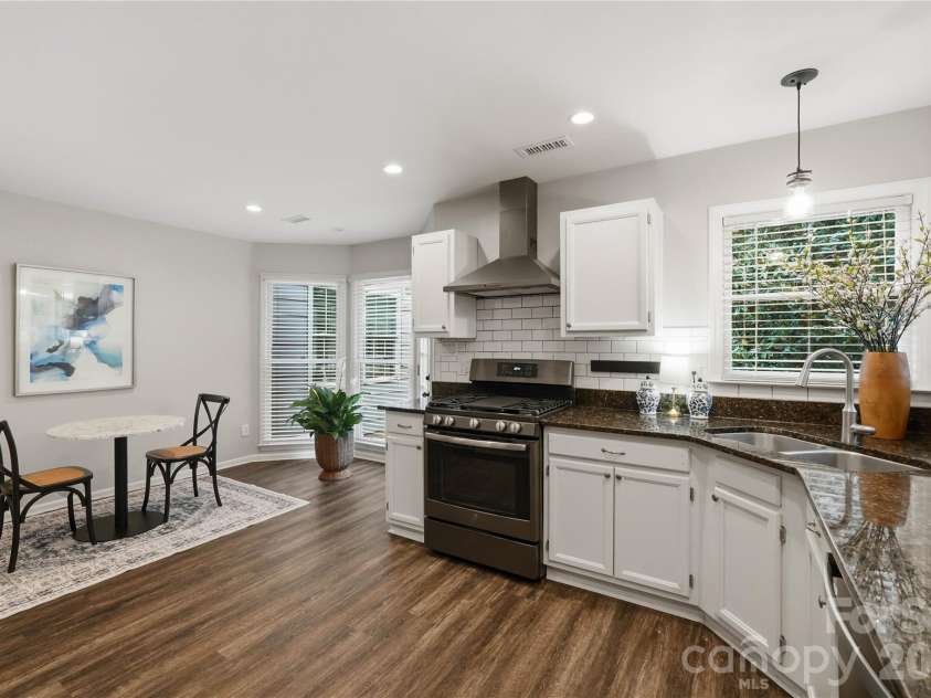 2815 Winghaven Lane, Charlotte, NC 28210.  MLS# CAR4432199, YatesRealty ID 55473. 