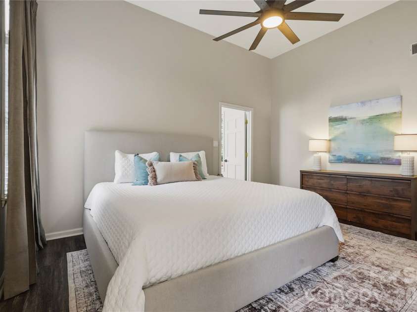 2815 Winghaven Lane, Charlotte, NC 28210.  MLS# CAR4432199, YatesRealty ID 55473. 