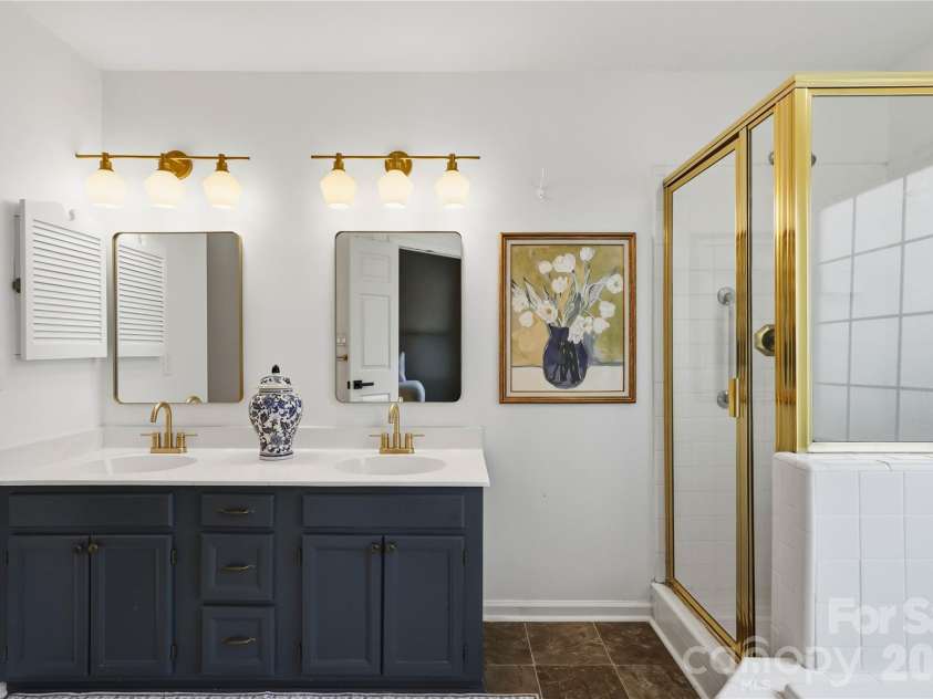 2815 Winghaven Lane, Charlotte, NC 28210.  MLS# CAR4432199, YatesRealty ID 55473. 