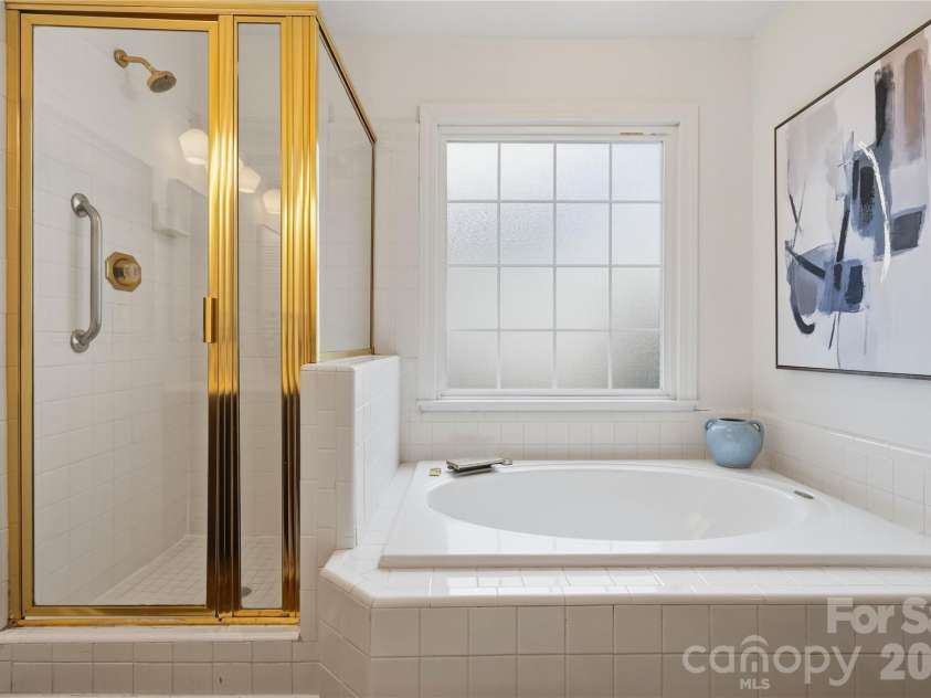 2815 Winghaven Lane, Charlotte, NC 28210.  MLS# CAR4432199, YatesRealty ID 55473. 