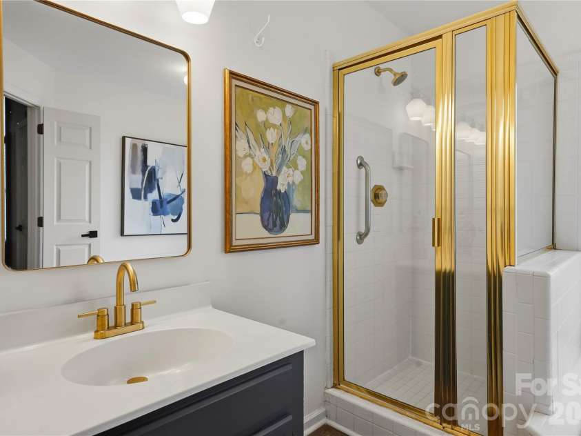 2815 Winghaven Lane, Charlotte, NC 28210.  MLS# CAR4432199, YatesRealty ID 55473. 