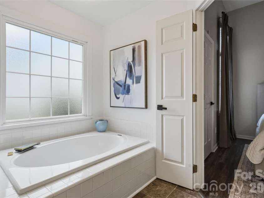 2815 Winghaven Lane, Charlotte, NC 28210.  MLS# CAR4432199, YatesRealty ID 55473. 