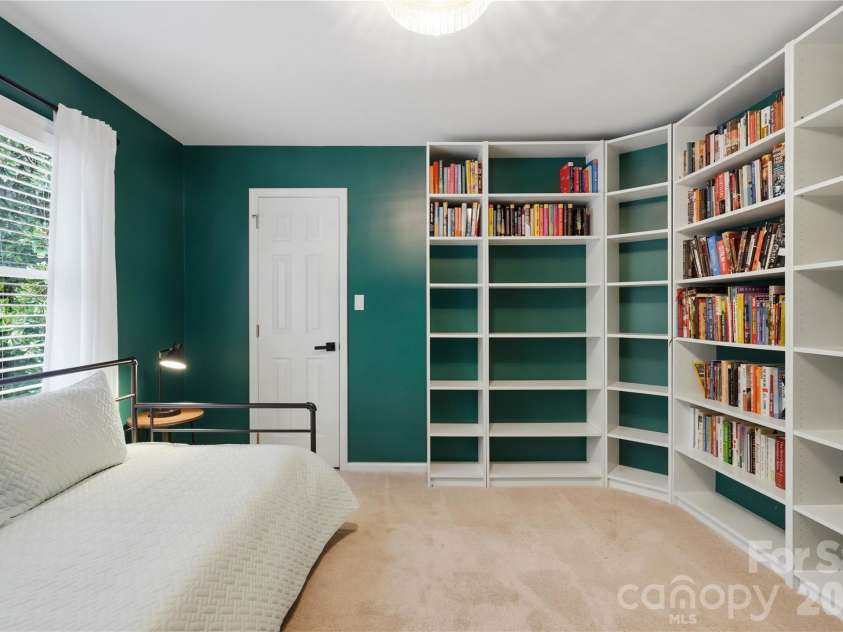 2815 Winghaven Lane, Charlotte, NC 28210.  MLS# CAR4432199, YatesRealty ID 55473. 