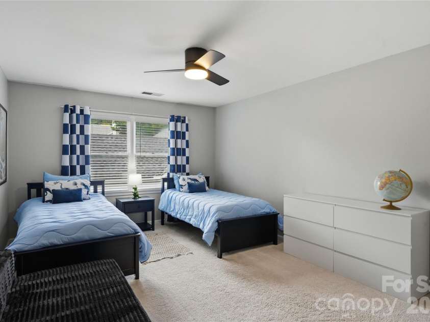 2815 Winghaven Lane, Charlotte, NC 28210.  MLS# CAR4432199, YatesRealty ID 55473. 