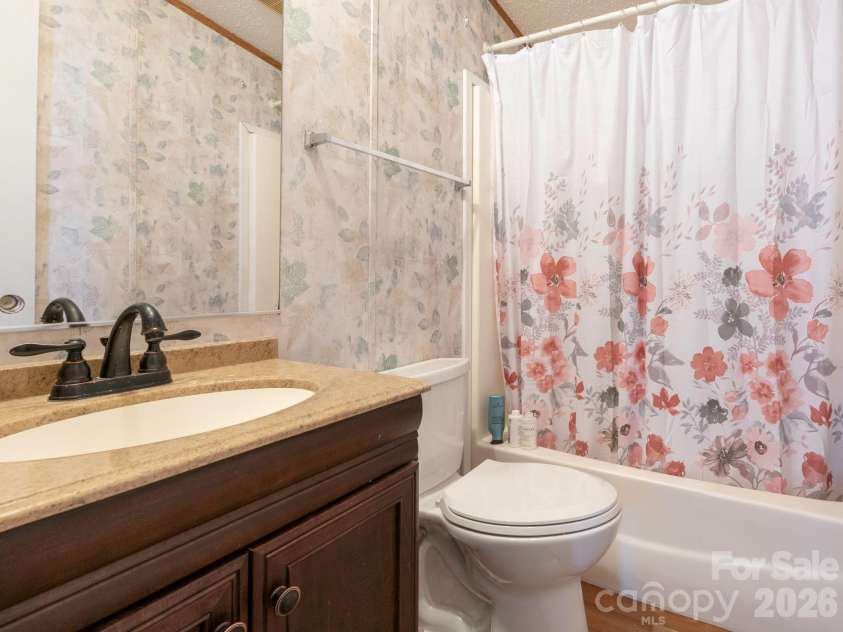 2292 Thornwell Road, Lancaster, SC 29720.  MLS# CAR4422898, YatesRealty ID 55474. Bathroom 2 with tub/shower combination