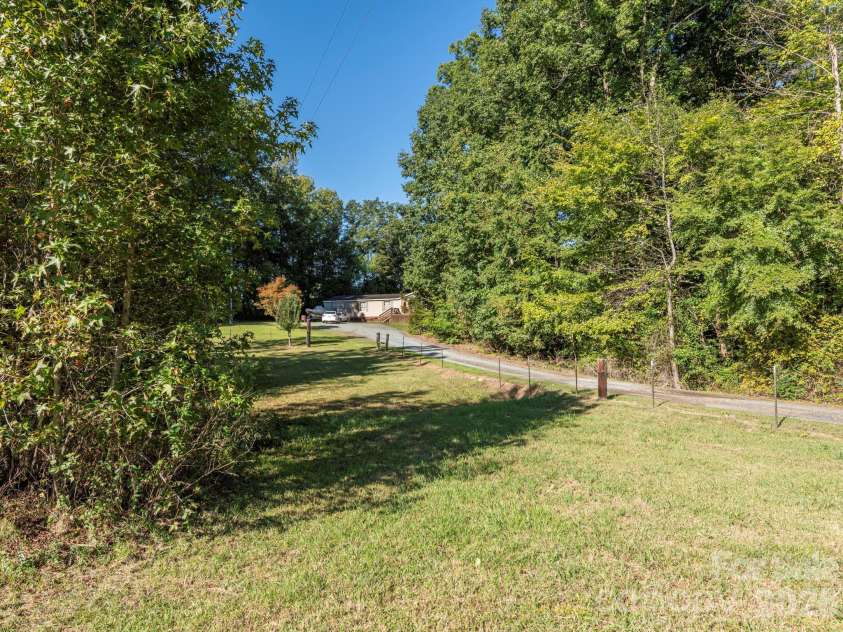 2292 Thornwell Road, Lancaster, SC 29720.  MLS# CAR4422898, YatesRealty ID 55474. Driveway Approach to the Home