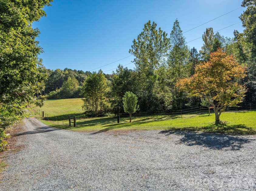 2292 Thornwell Road, Lancaster, SC 29720.  MLS# CAR4422898, YatesRealty ID 55474. Gravel Driveway
