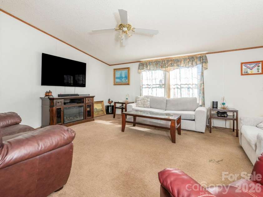2292 Thornwell Road, Lancaster, SC 29720.  MLS# CAR4422898, YatesRealty ID 55474. Living Room
