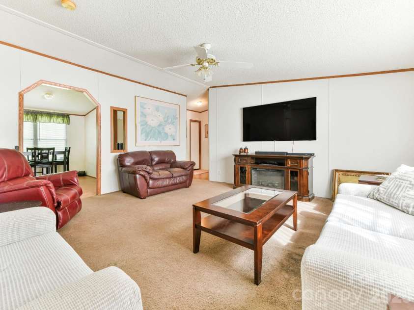 2292 Thornwell Road, Lancaster, SC 29720.  MLS# CAR4422898, YatesRealty ID 55474. Living Room