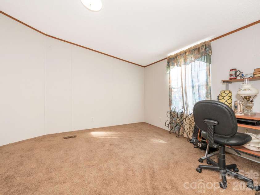2292 Thornwell Road, Lancaster, SC 29720.  MLS# CAR4422898, YatesRealty ID 55474. Sitting Room