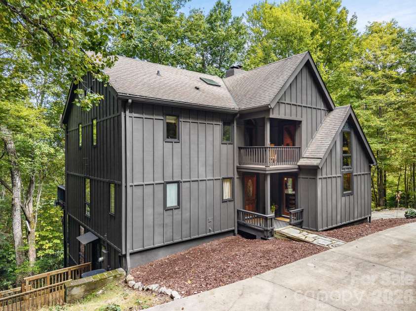 148 Tsisqua Circle, Brevard, NC 28712.  MLS# CAR4422473, YatesRealty ID 55475. 
