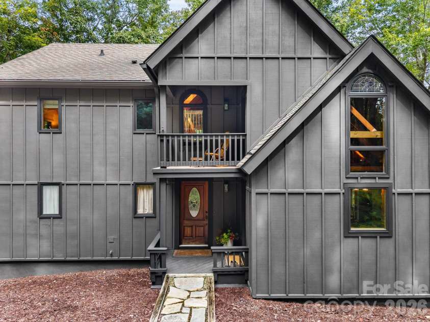 148 Tsisqua Circle, Brevard, NC 28712.  MLS# CAR4422473, YatesRealty ID 55475. 