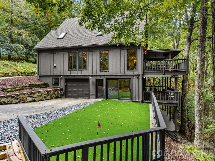 148 Tsisqua Circle, Brevard, NC 28712.  MLS# CAR4422473, YatesRealty ID 55475. 