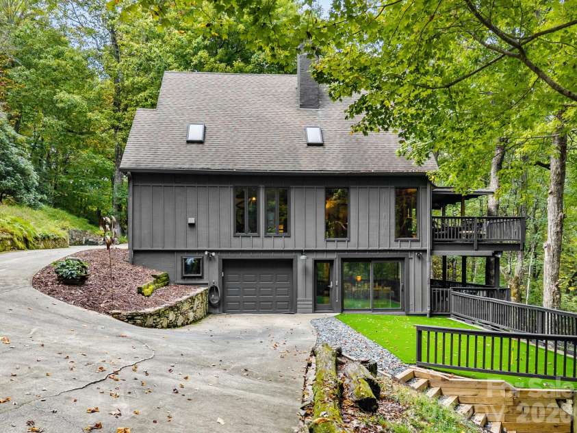 148 Tsisqua Circle, Brevard, NC 28712.  MLS# CAR4422473, YatesRealty ID 55475. 