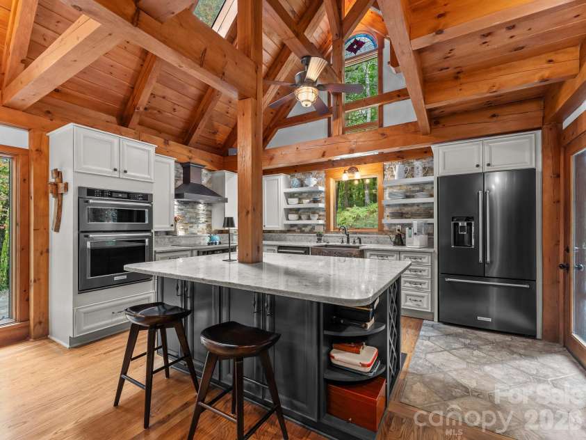 148 Tsisqua Circle, Brevard, NC 28712.  MLS# CAR4422473, YatesRealty ID 55475. 