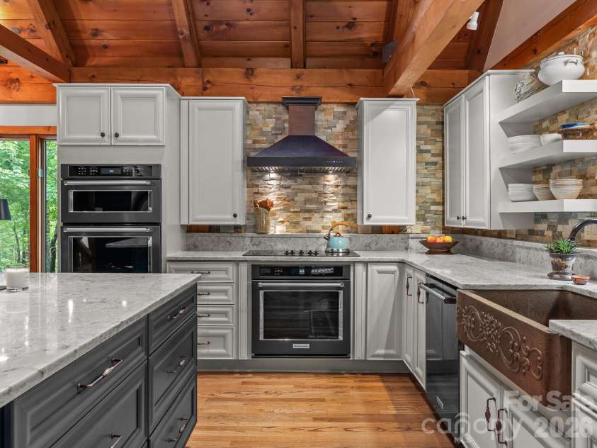 148 Tsisqua Circle, Brevard, NC 28712.  MLS# CAR4422473, YatesRealty ID 55475. 