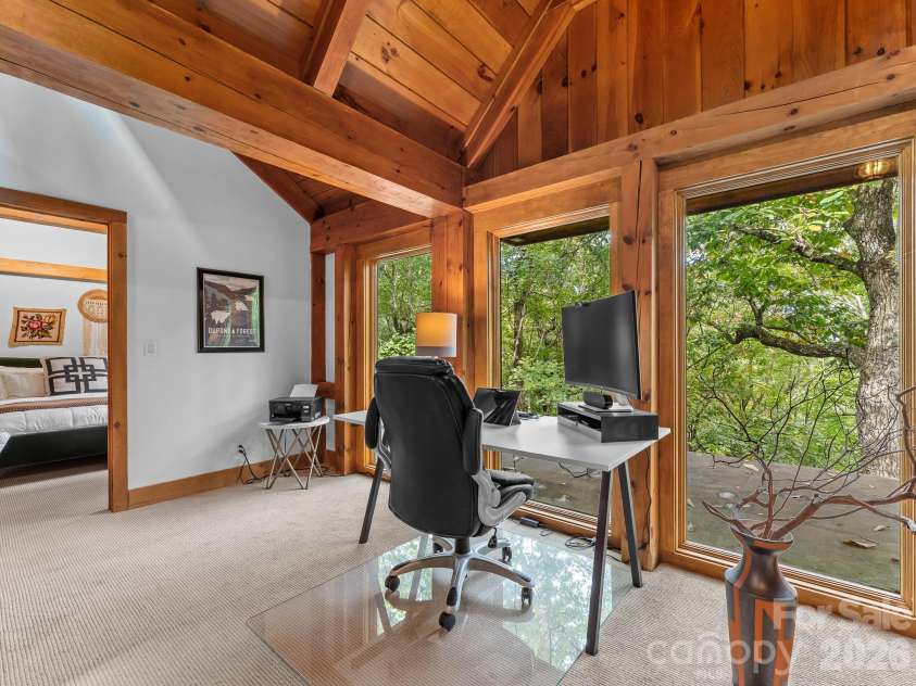 148 Tsisqua Circle, Brevard, NC 28712.  MLS# CAR4422473, YatesRealty ID 55475. 