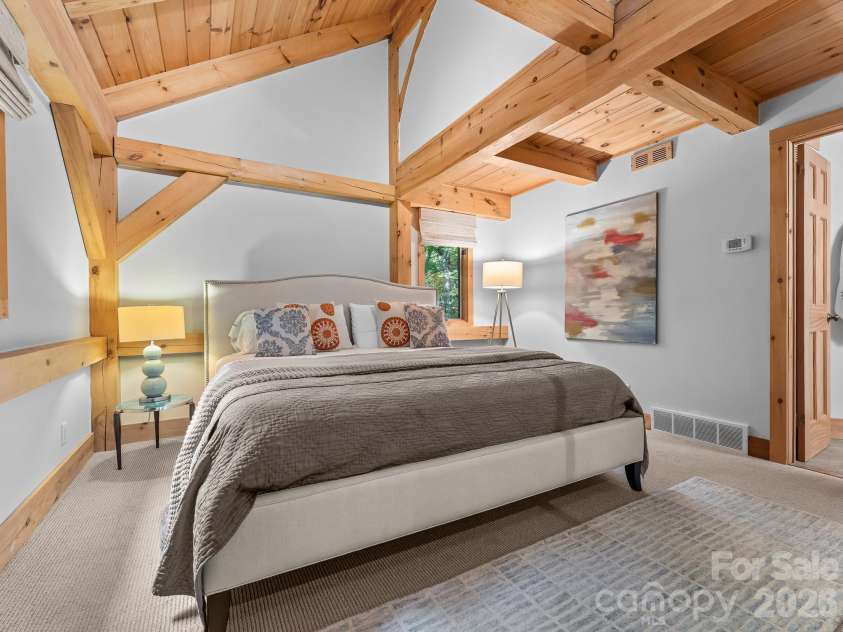 148 Tsisqua Circle, Brevard, NC 28712.  MLS# CAR4422473, YatesRealty ID 55475. 