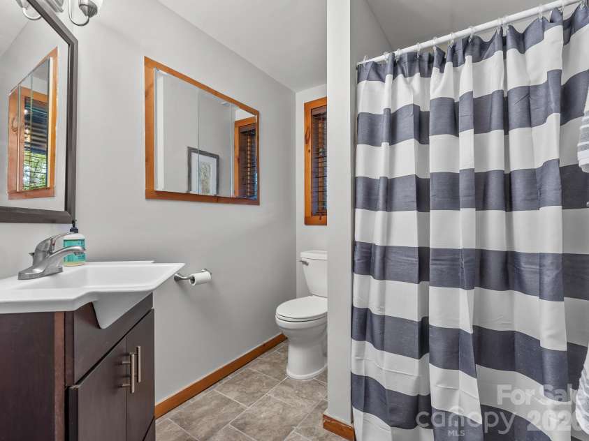 148 Tsisqua Circle, Brevard, NC 28712.  MLS# CAR4422473, YatesRealty ID 55475. 