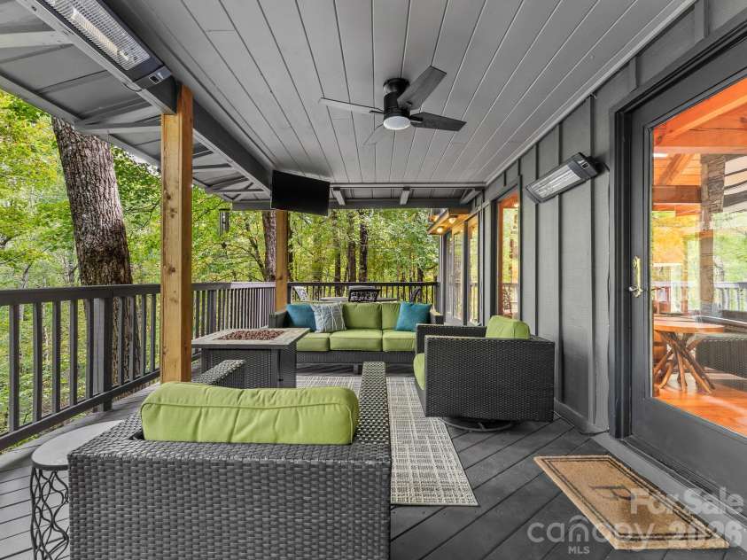 148 Tsisqua Circle, Brevard, NC 28712.  MLS# CAR4422473, YatesRealty ID 55475. 