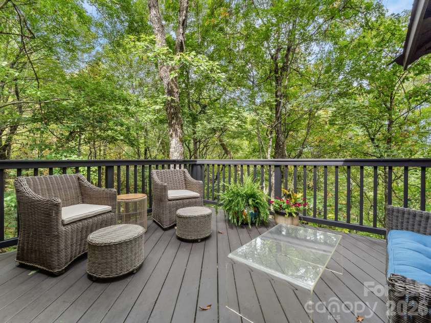 148 Tsisqua Circle, Brevard, NC 28712.  MLS# CAR4422473, YatesRealty ID 55475. 