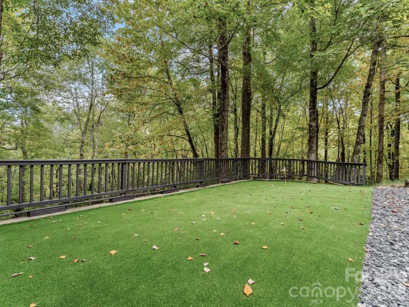 148 Tsisqua Circle, Brevard, NC 28712.  MLS# CAR4422473, YatesRealty ID 55475. 
