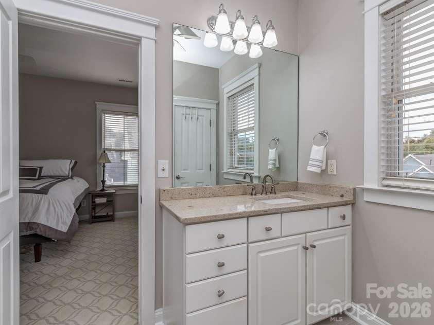 8211 Strandhill Road, Huntersville, NC 28078.  MLS# CAR4428753, YatesRealty ID 55477. Primary bath