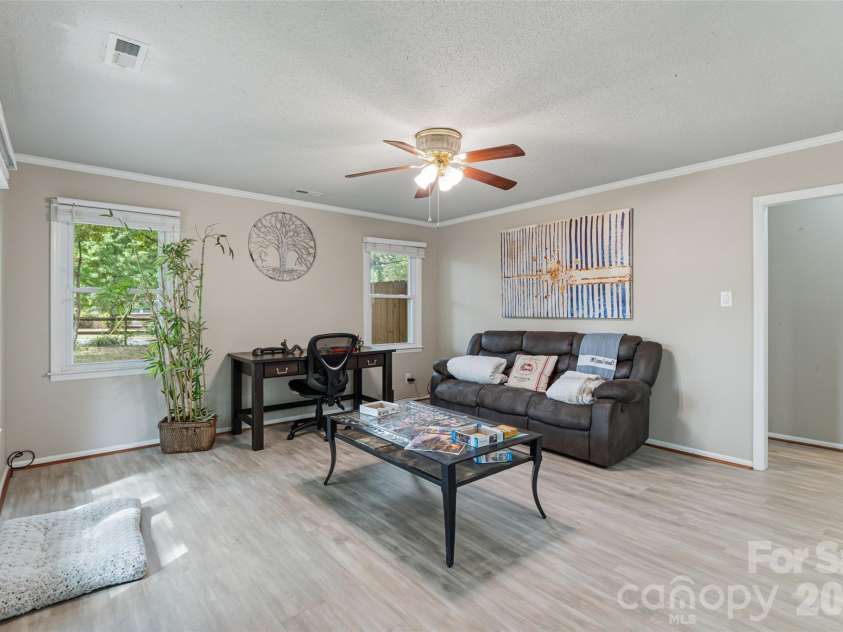 1109 Pinewood Road, Rock Hill, SC 29730.  MLS# CAR4430973, YatesRealty ID 55479. 