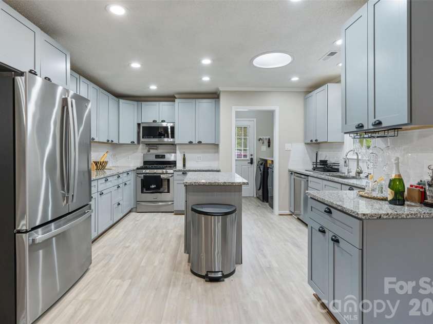1109 Pinewood Road, Rock Hill, SC 29730.  MLS# CAR4430973, YatesRealty ID 55479. 