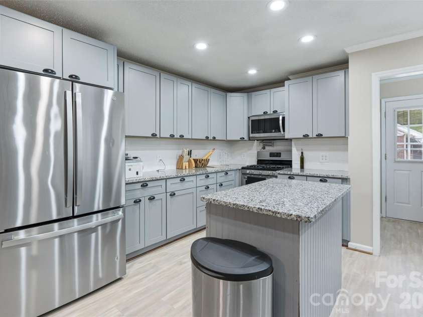 1109 Pinewood Road, Rock Hill, SC 29730.  MLS# CAR4430973, YatesRealty ID 55479. 