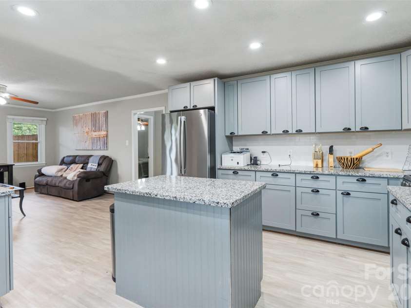 1109 Pinewood Road, Rock Hill, SC 29730.  MLS# CAR4430973, YatesRealty ID 55479. 