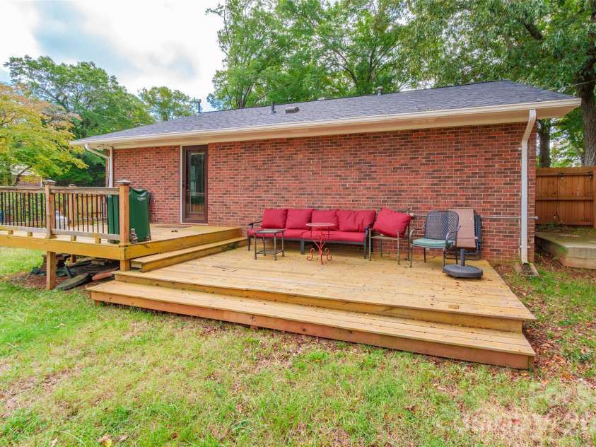 1109 Pinewood Road, Rock Hill, SC 29730.  MLS# CAR4430973, YatesRealty ID 55479. 